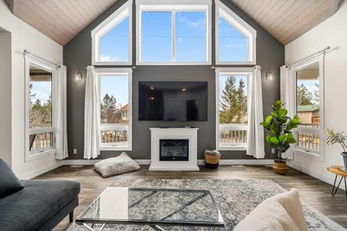 Radiant Retreat -Spacious Home - Heart of Radium!