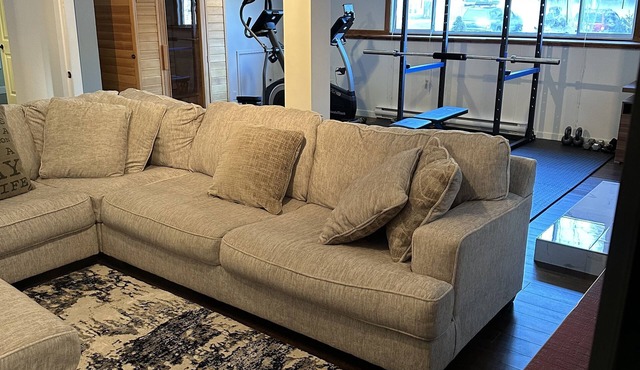 Rare gem, w/free parking, wifi, home gym and close to hiking trail in Kitimat