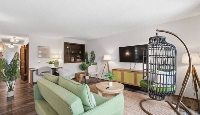 Ravine – Central 5BR Home Near Whyte Ave