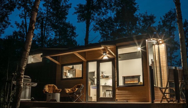 Refuge Bay's Aqua Tiny Home - Luxury Off Grid Escape