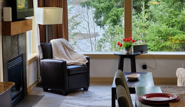 Relaxing retreat at Pacific Shores Resort Condo 1 Bedroom + Kitchen in Nanoose