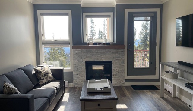 Renovated 2 bed/2 bath Condo in the very desirable Grandview Complex