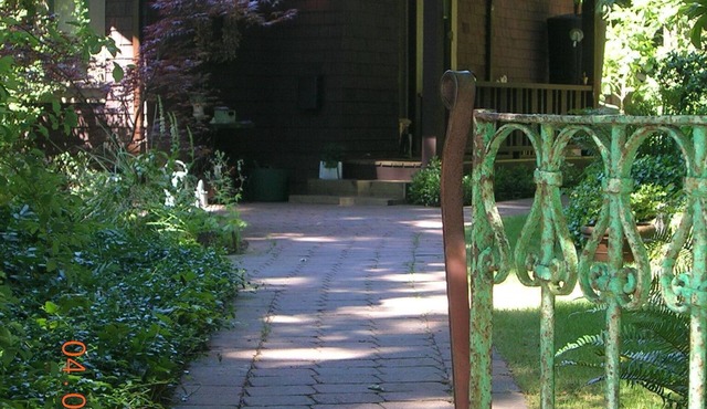 Renovated, spacious and bright North Shore garden oasis/one bedroom suite
