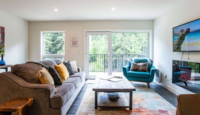 Revelstoke - L'Austin Rêve-Private Hot Tub- 2 minutes to Revelstoke Mountain resort