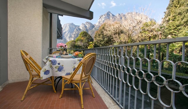 Riva Lago e Spiaggia Apartment with Balcony and Parking, Riva del Garda, Italy in Riva del Garda