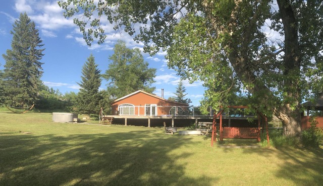River Rock Retreat - Family & Groups - Southern Alberta, Turner Valley, Alberta