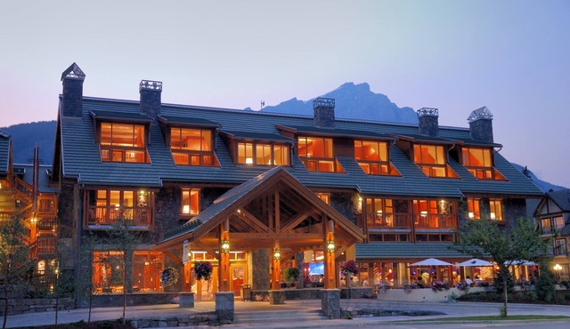Rockies Getaway + Grotto Hot Pools