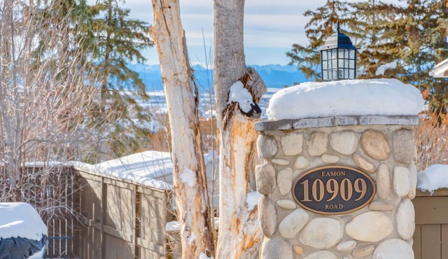 Rocky View Bed and Breakfast, Walkout suite!