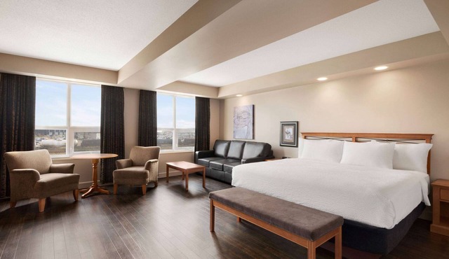 Royal Hotel Edmonton Airport, Trademark Collection by Wyndham