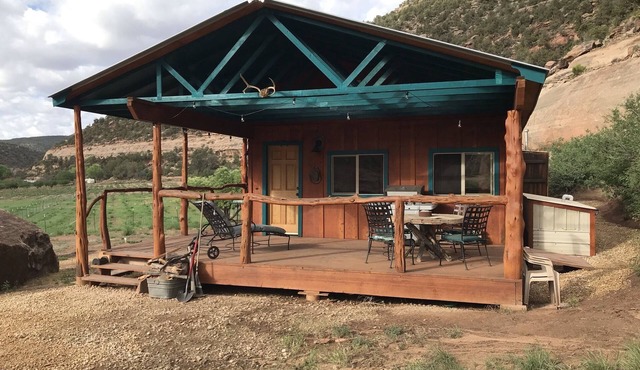 Rustic Bunkhouse with canyon views. in Monticello