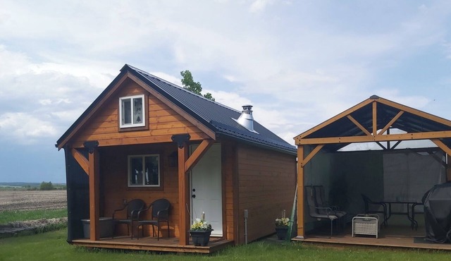Rustic Loft Cabin Experience on Acreage between Sylvan Lake and Gull Lake in Lacombe County