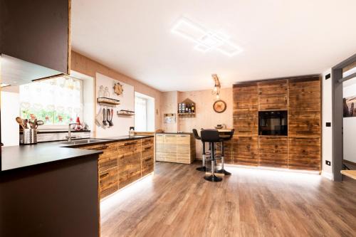 Sa Mont Home - Moderno appartamento con parcheggio, sauna e deposito sci in Bellamonte
