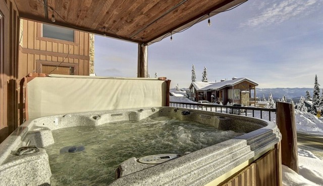 Scenic Lodge ~ Ski-In Out ~ Hot Tub ~ Free EV Charging