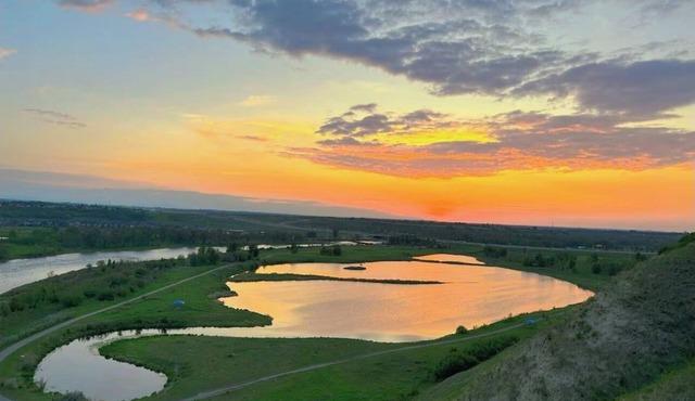 Scenic Walkout Suit/2 Beds+2 Baths/River Views（family- friendly）