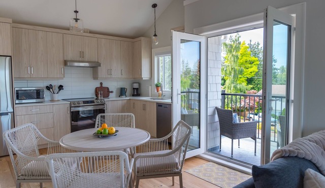 Seabreeze Haus Lantzville (Entire Guest-Suite)