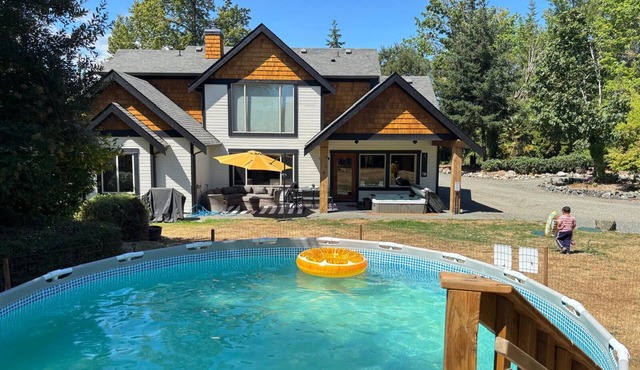 Seabrook Farmhouse – 5BR Family Retreat on 7.5 Acres Pool + Hot Tub | Berry Farm