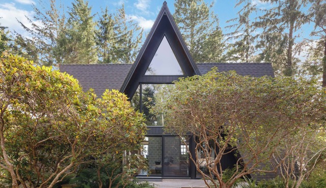 Seaside A-Frame Cabin with Barrel Sauna near French Beach