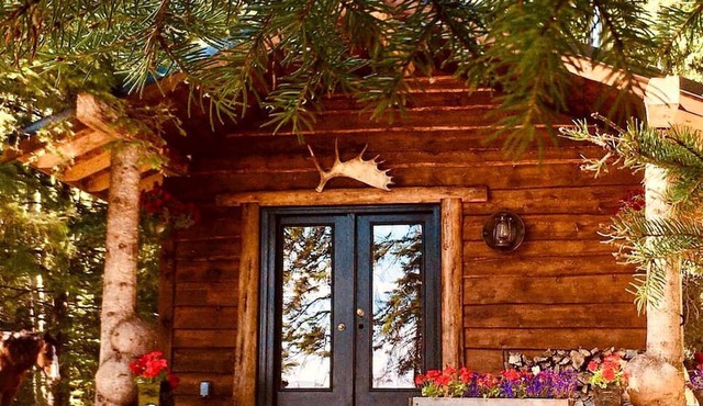 Secluded Rustic Cabin for a Romantic Retreat near Sundre, Alberta