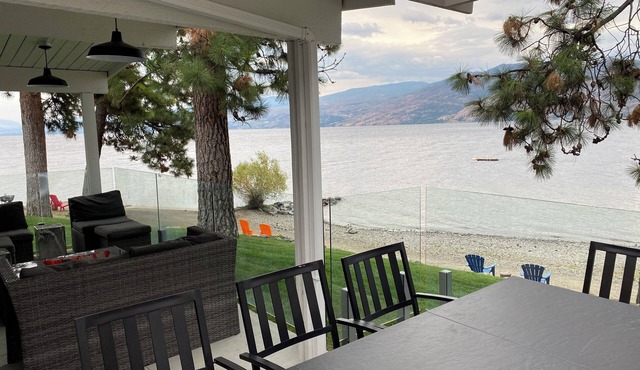 Seclusion Bay Resort 8. Luxury Lakeside Cabin, beachfront on Okanagan Lake. WOW!