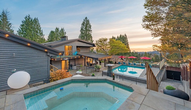 Self-Contained Suite w/Shared Pool, Hot Tub, Views