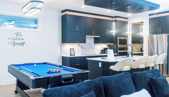 Serene Dwelling home-4 Bedroom,Pool table near YEG- with AC
