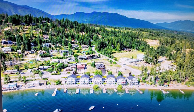 SHUSWAP LAKE BEACH FRONT PRIVATE DOCK/BUOY 60% OFF $159 NT REG $398 TAX FREE