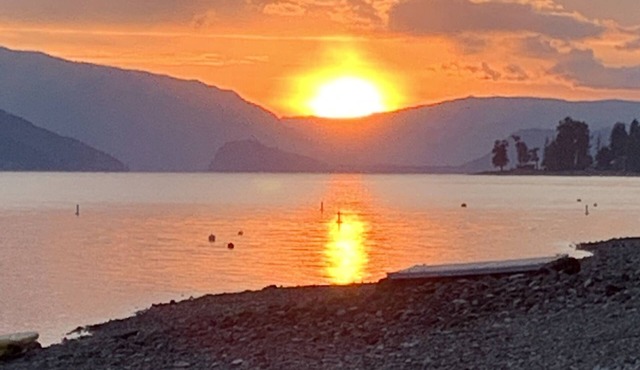 Shuswap Lake Waterfront Home for Rent