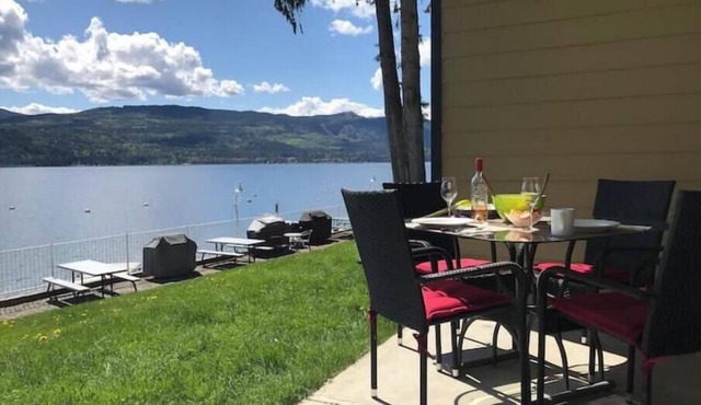 Shuswap Lakefront 🏖️nWeekly rental - Saturday 3pm to Saturday 12pm nNO pets in Anglemont