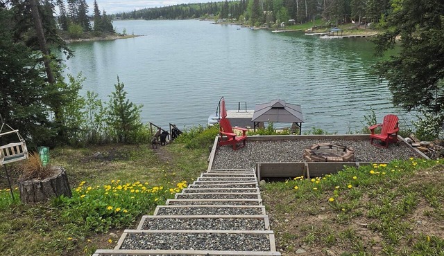 Silver Fox Lakehouse | Lakefront, Hot Tub, Fire Pit & Pet Friendly