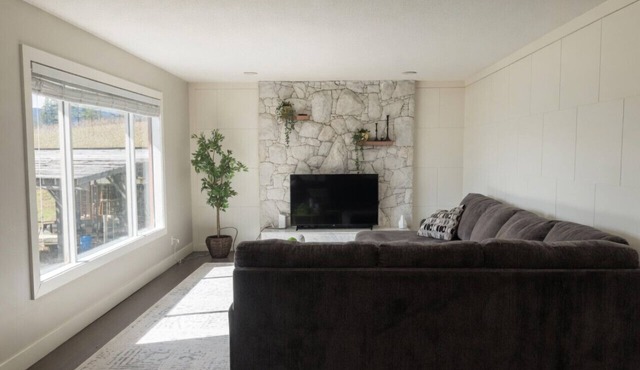 Silver Oak Luxe Stay | King Bed | Retreat