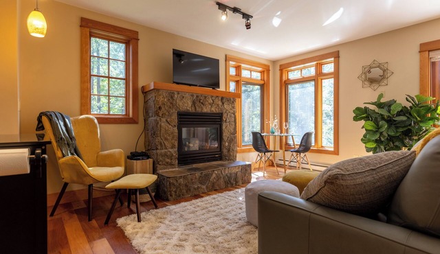 Ski-In/Bike-In @ FAR - Private & Secluded : Perfect for 2