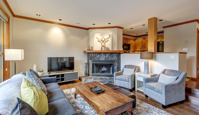 Ski-in Chic and Cozy 2bed, 2 bath Townhouse in the Upper Village/Benchlands