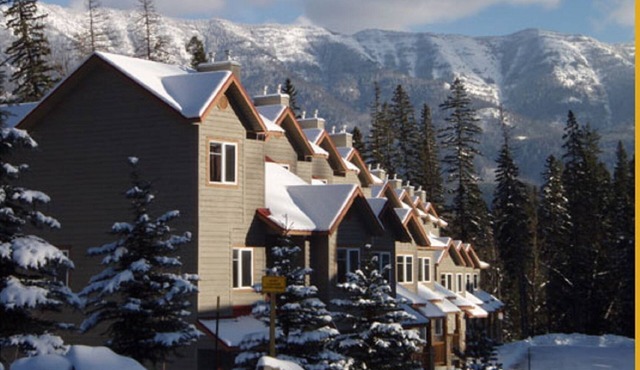 Ski-in Condo Townhouse @Fernie Alpine Resort brand new Hot Tub summer 2026 & BBQ