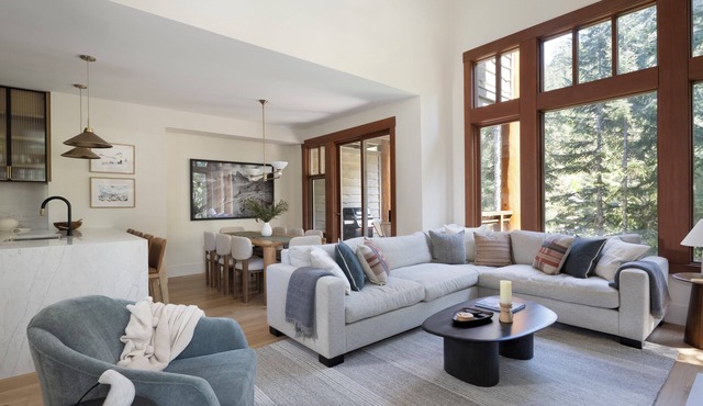 Ski-In/Out, Luxury Home on Whistler Mountain, Taluswood neighbourhood. Sleeps 10