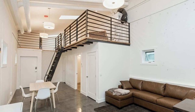 Skyline Penthouse | BBQ, Sleeps 8 |