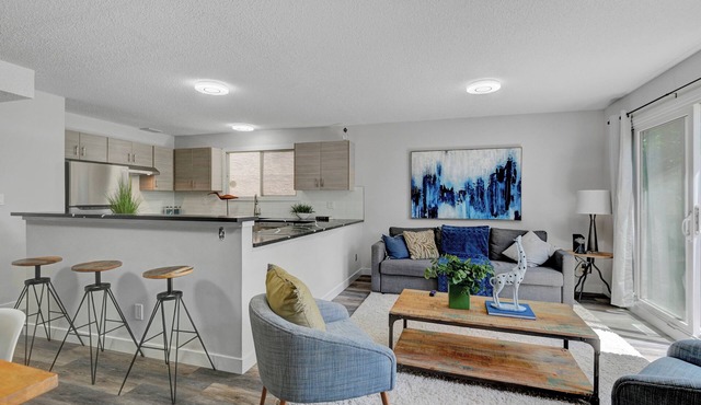 Skyline Views, Sleeps 8 and only Steps to SAIT, U of C & Downtown!