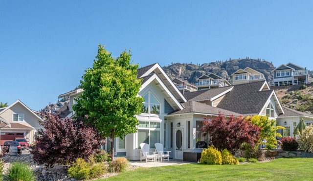 Sleeps 8 | Close to pool | Boat Slip Included!