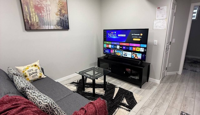 Slice Of Paradise! 2 bdrm suite close to Stoney Trail, YYC airport & Banff.