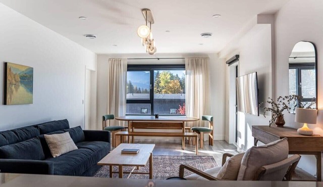 Snowed Inn - Luxurious 3 Bedroom Condo