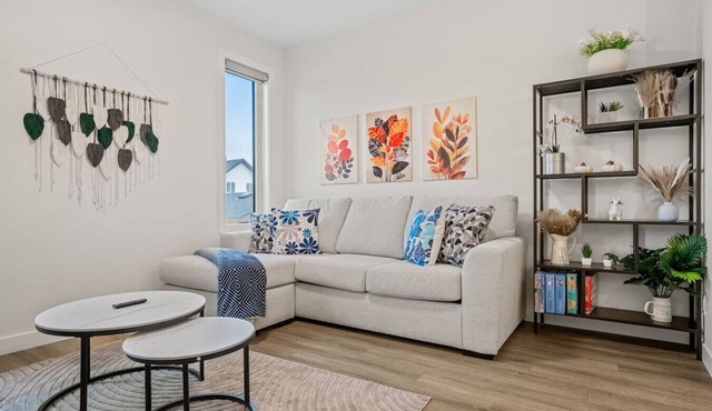 Sol | Close to Airport, Trails & Parks | Pets Ok