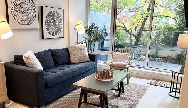 Solace in the City-Downtown, Close to Everything, Private Garden Patio