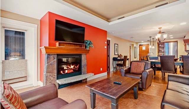 Solara Canmore King & Queen beds, 2 bathrooms, Pool/Hot Tub, Parking