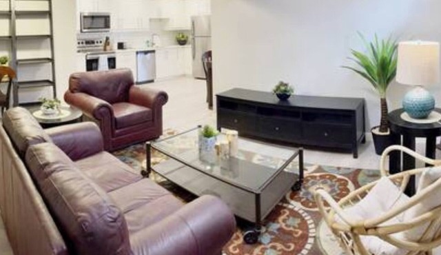 Spacious 2-Bdm in-suite laundry Close to Hospital