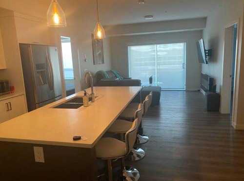 Spacious 2-bed, 2-bath condo in downtown Kelowna!