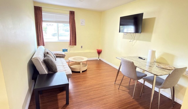 Spacious 3BR East Van Stay | Sleeps 6