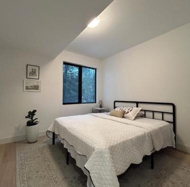 Spacious 4-bedroom Luxury Retreat
