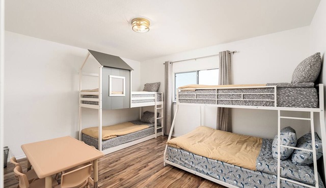Spacious 4BR w Game Room - 15 min to Seaworld in San Antonio