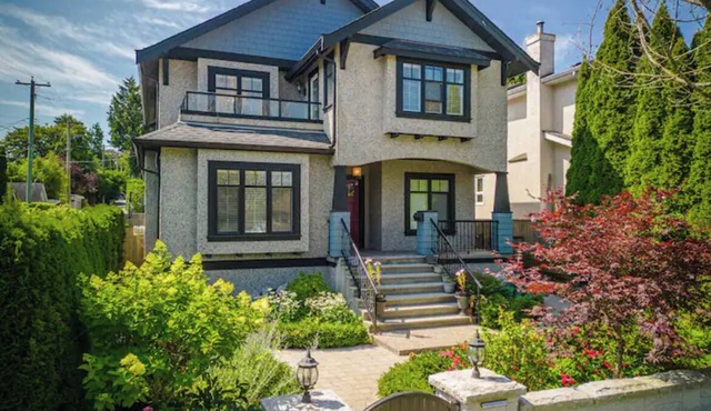 Spacious 5-bedroom house in fabulous Vancouver, Sleeps 9+1