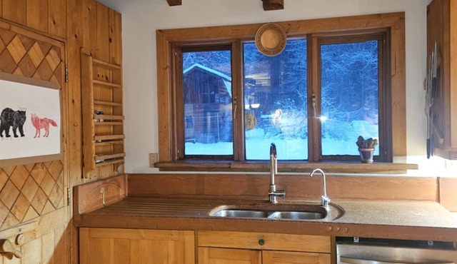 Spacious 5-bedroom house in peaceful Winlaw with WiFi