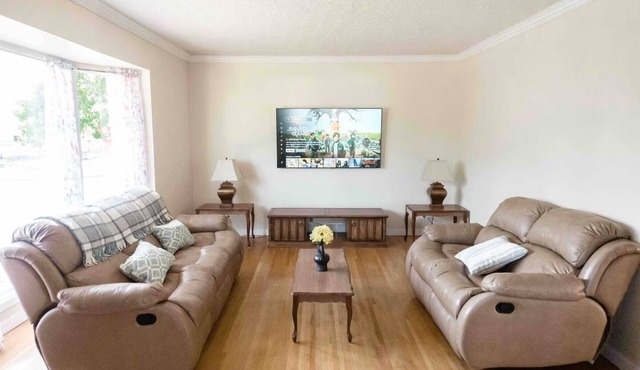 Spacious 6BR Home 4 Mins to Downtown